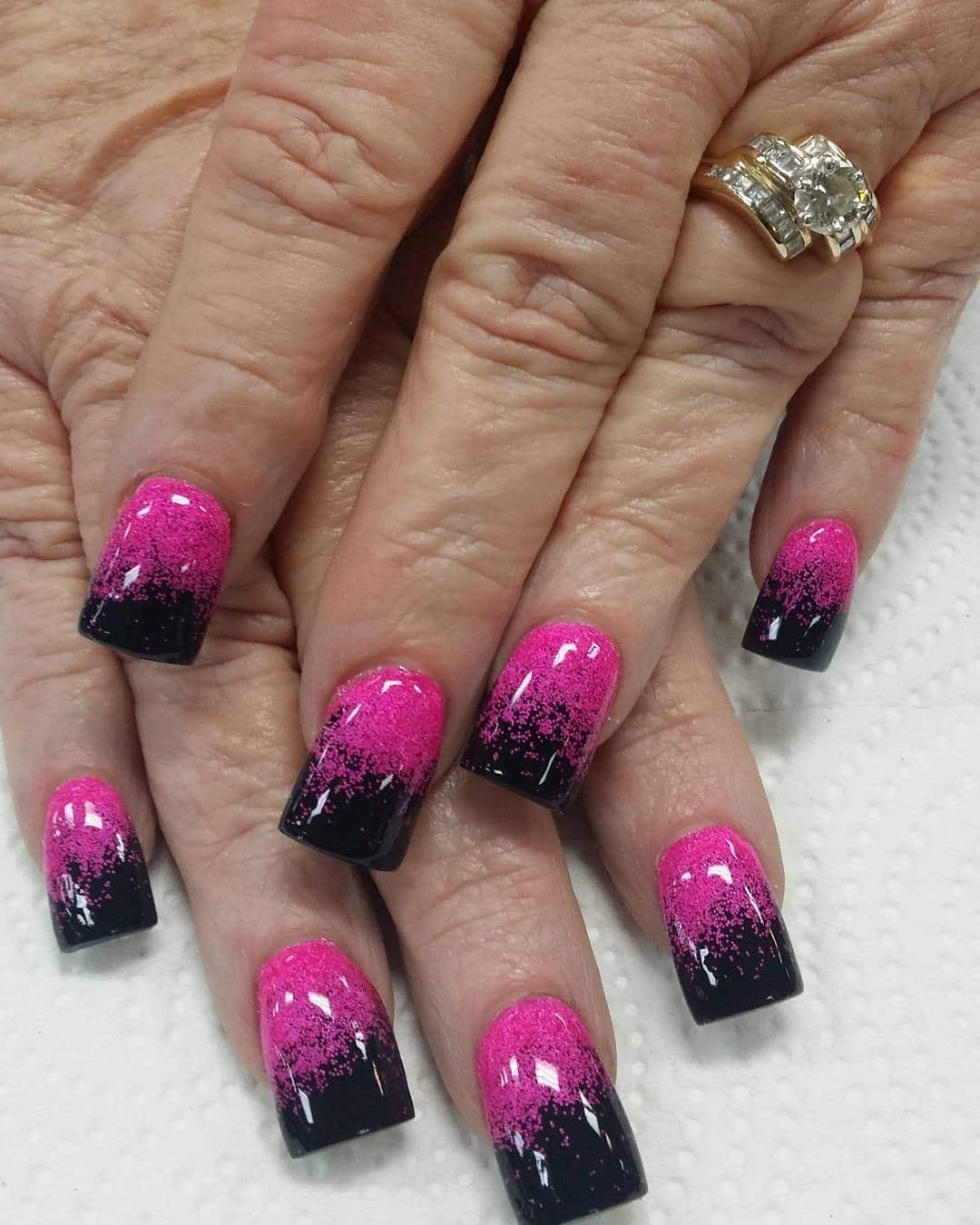 10. Pink and Black Square Gradient - hot pink and black nail ideas