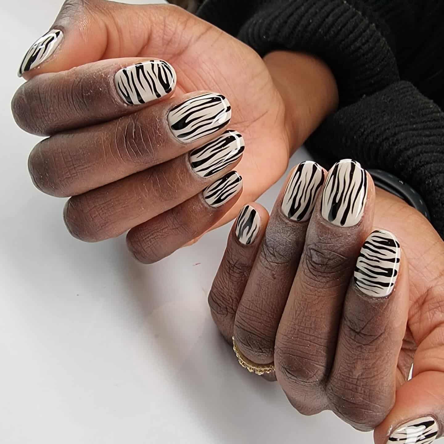 11. Zebra Chic - insane nail ideas