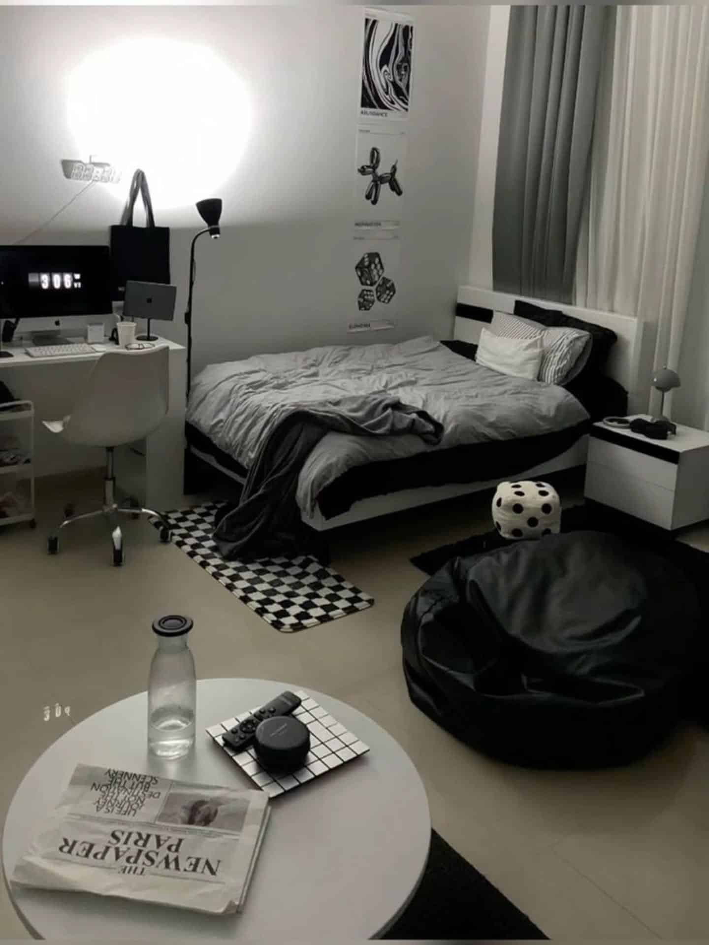 17. Minimalist Black and White Balance - bedroom ideas with black furniture