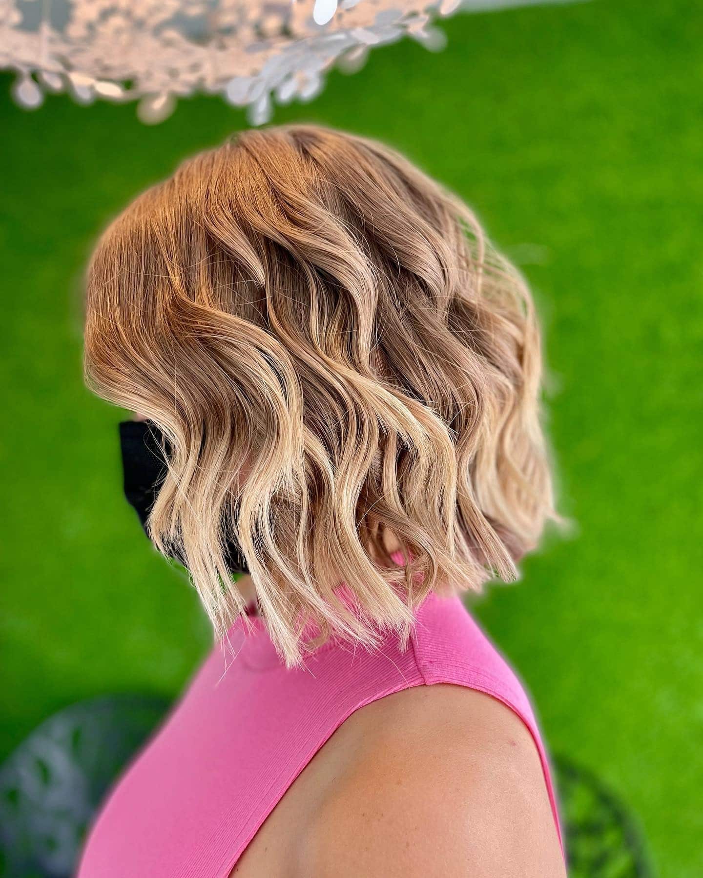 4. Golden Wavy Bob - Short Wavy Hairstyles