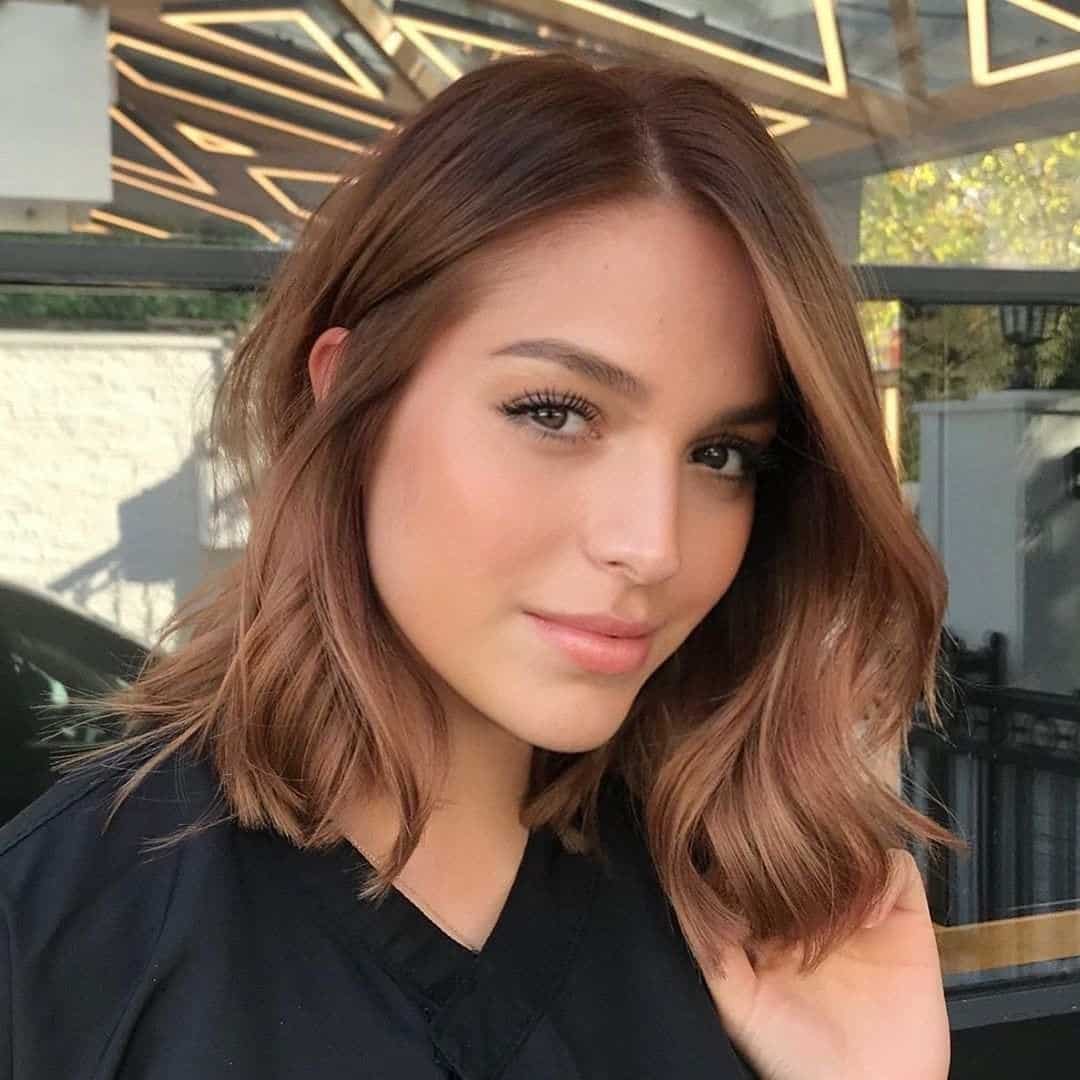 7. Chestnut Wavy Bob - Short Wavy Hairstyles