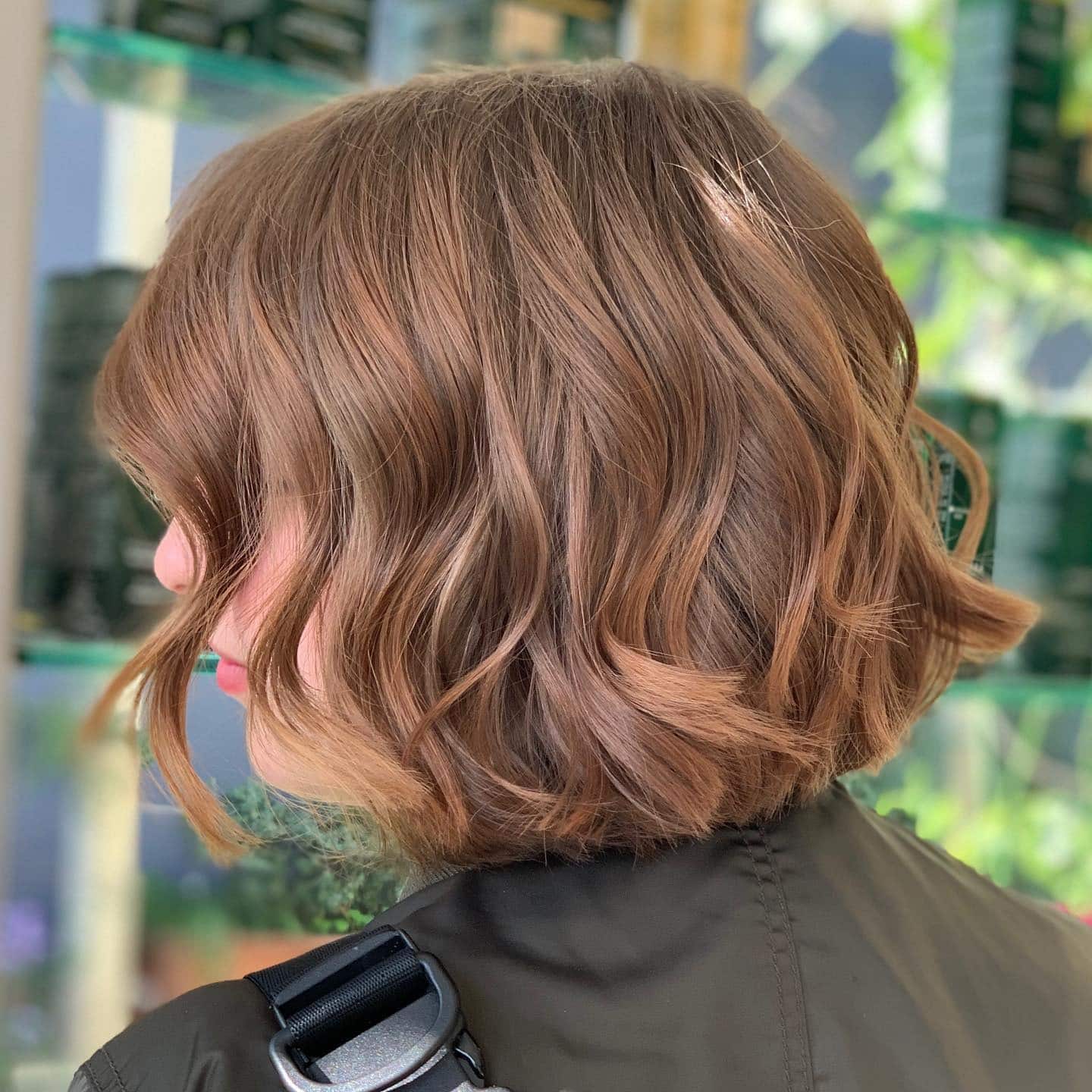 9. Light Caramel Wavy Bob - Short Wavy Hairstyles