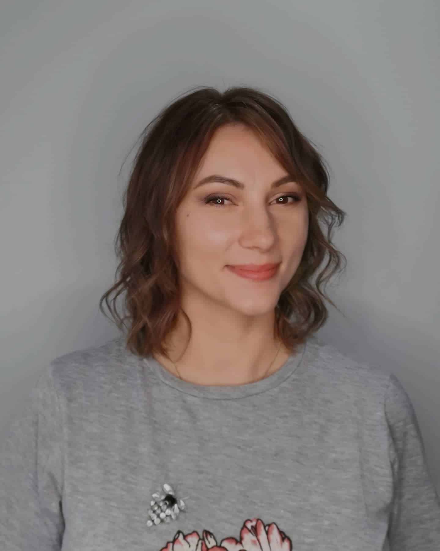 10. Tousled Brunette Waves - Short Wavy Hairstyles