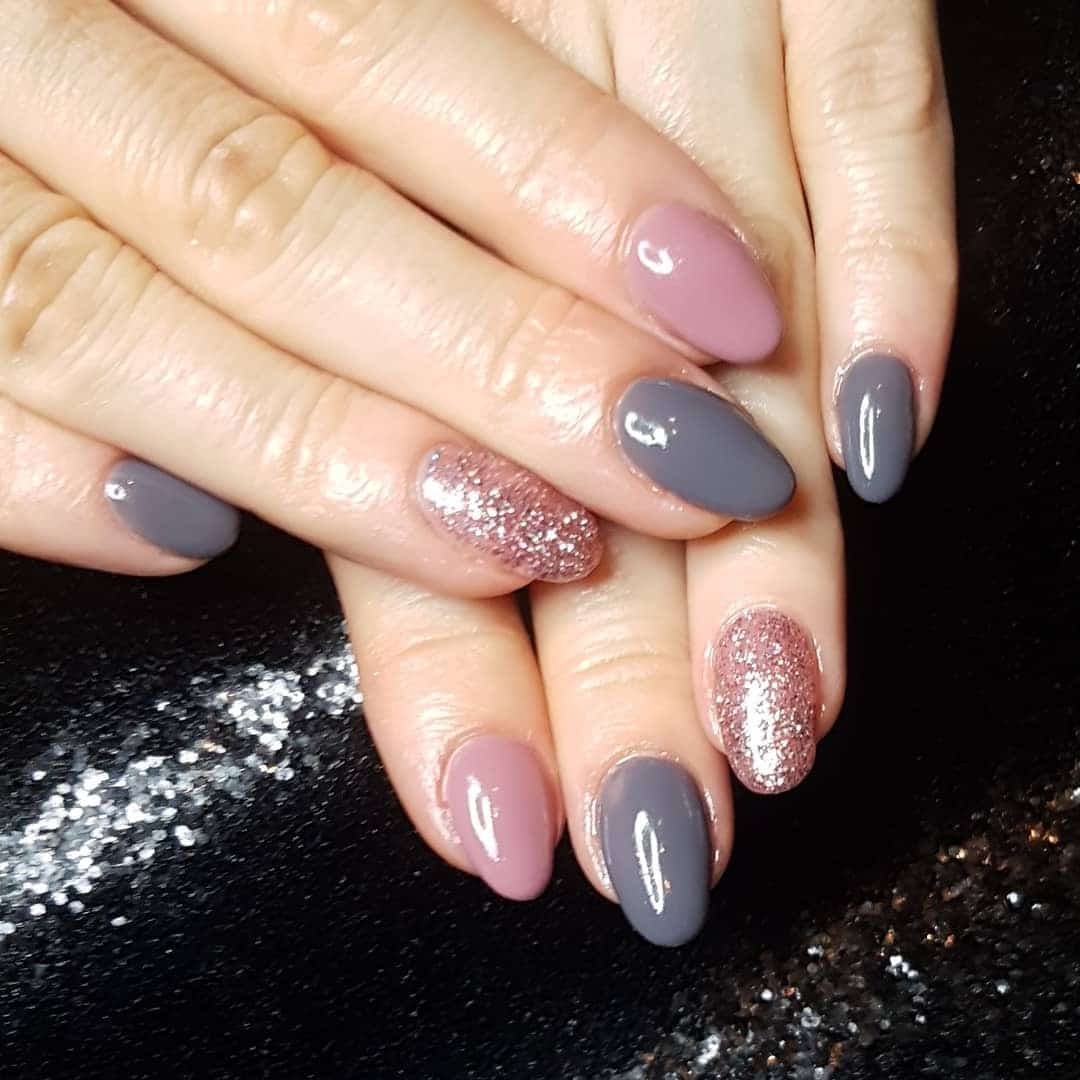 9. Deep Grey and Mauve with Rose Glitter - pink and grey nail ideas