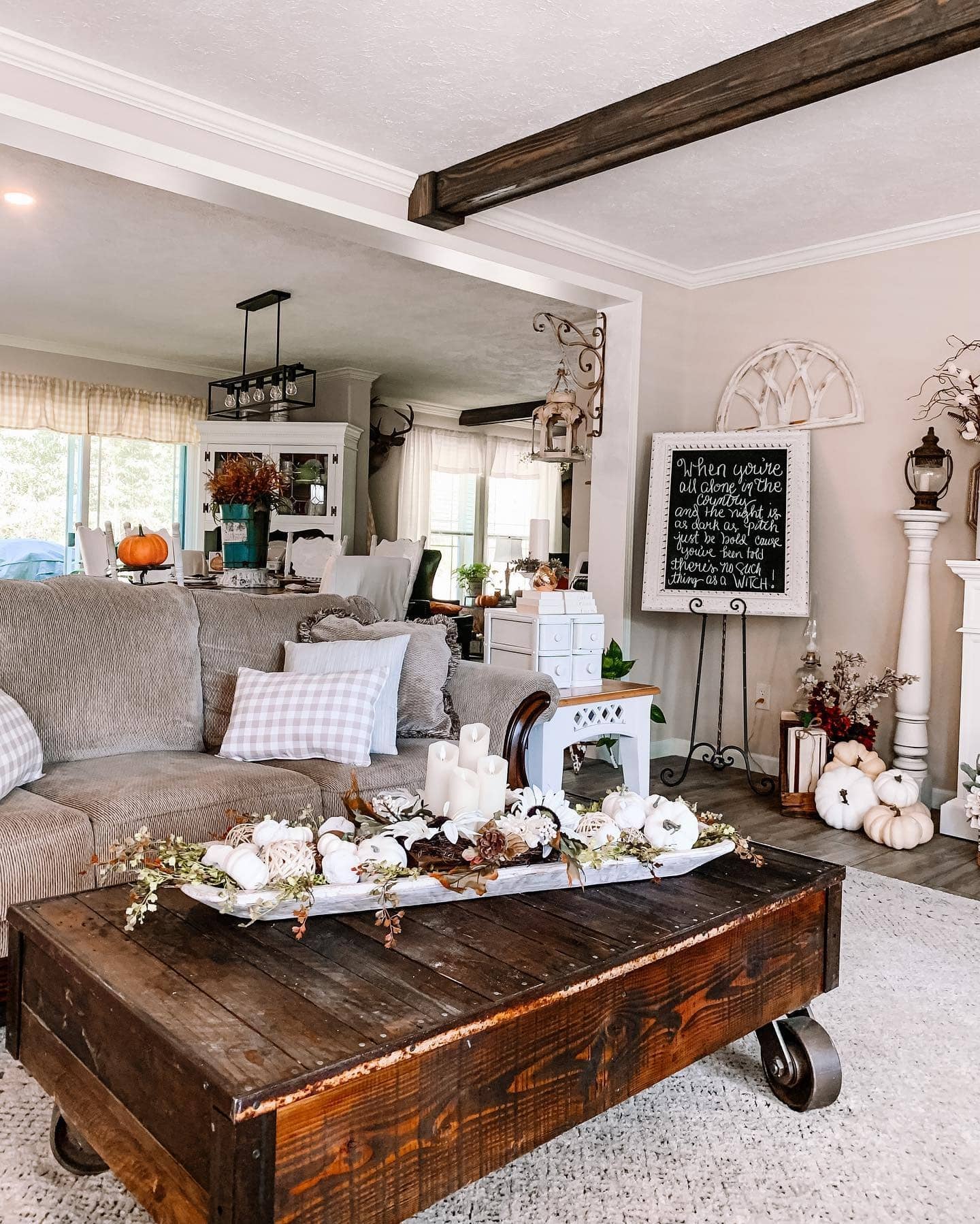 9. Farmhouse with Seasonal Styling - mobile home living room ideas