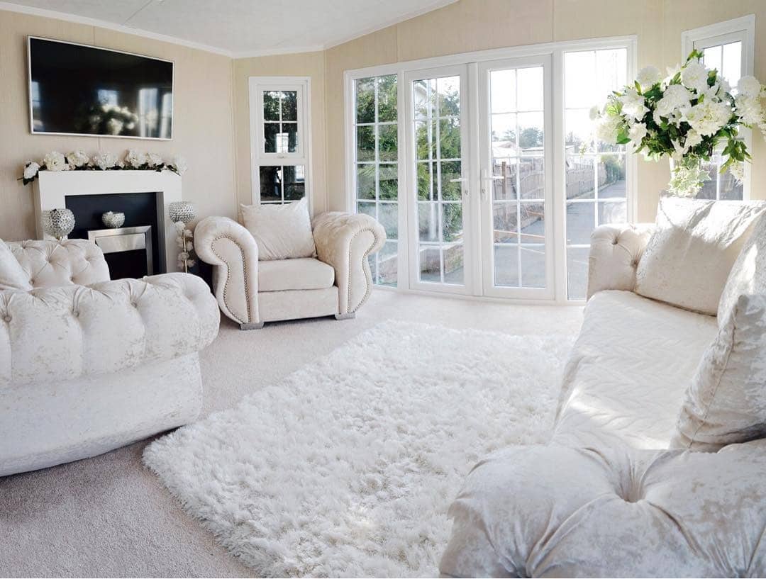 19. Luxe White-on-White - mobile home living room ideas
