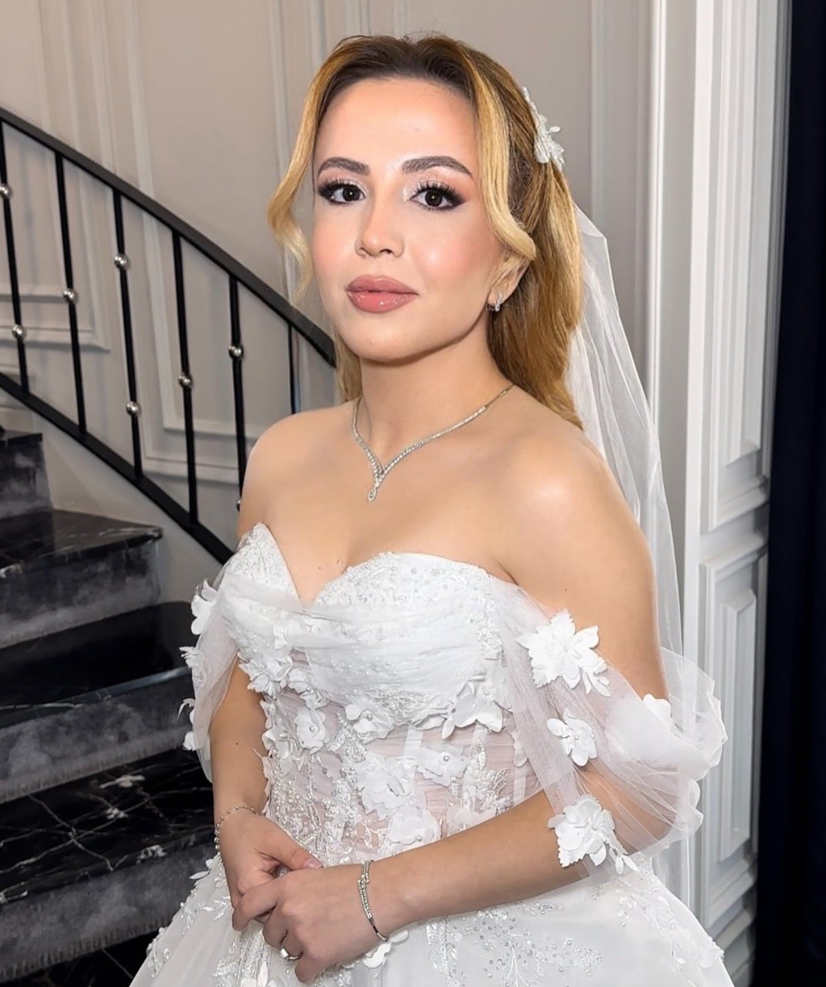 17. Soft Veil-Ready Half-Up β Caramel Blonde - Bride Hairstyles