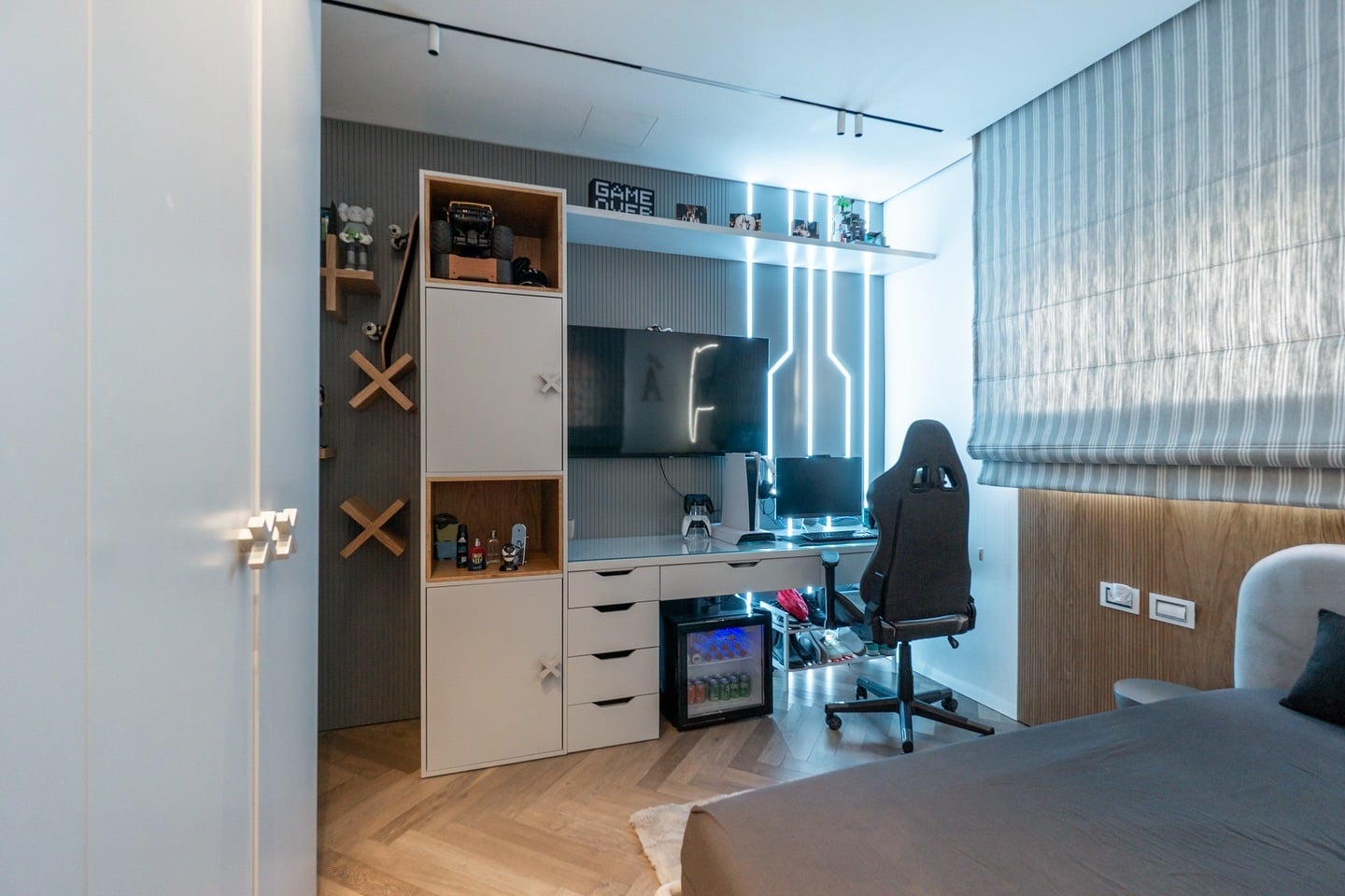 1. Futuristic Monochrome Setup - gaming bedroom ideas