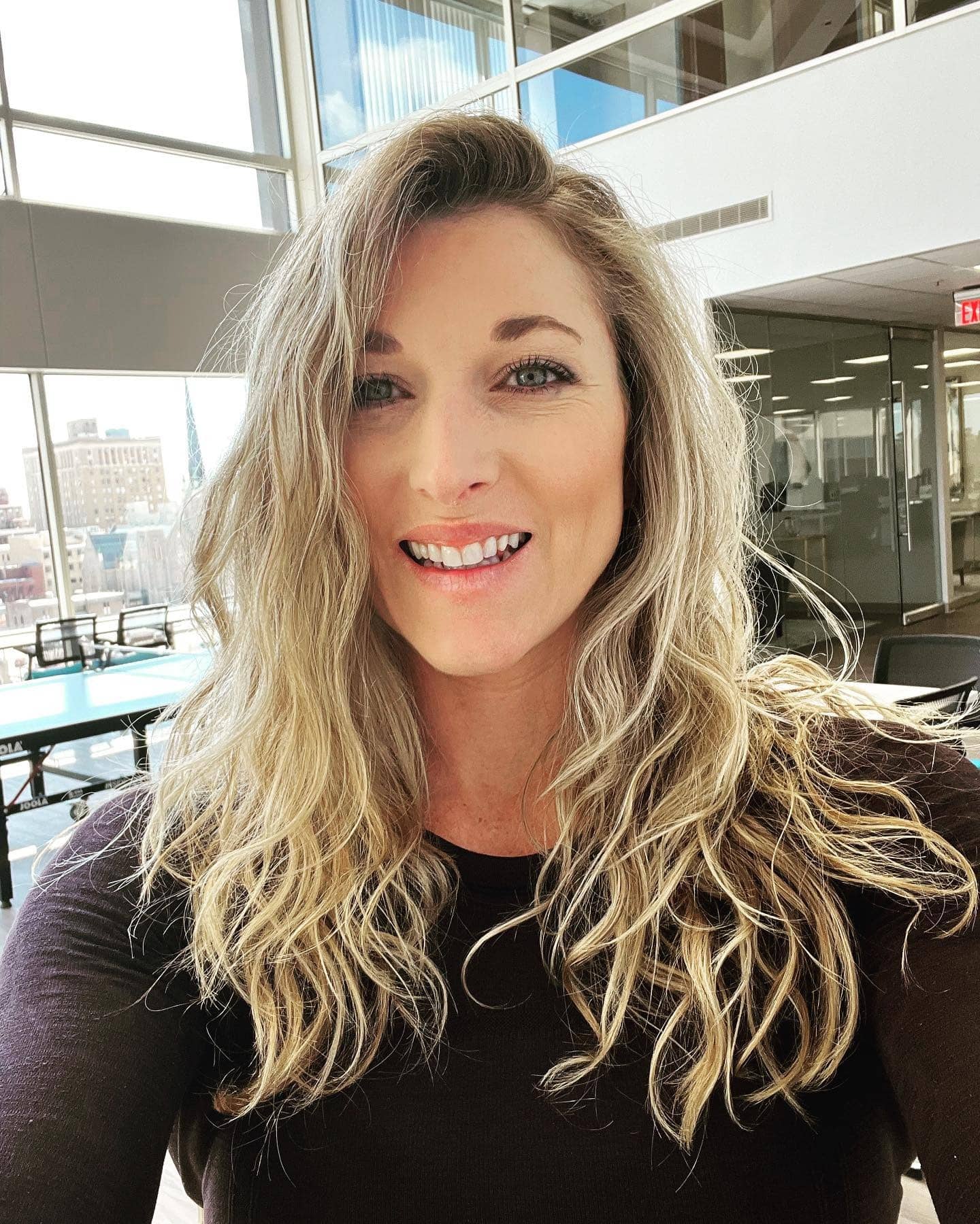 20. Ash Blonde Textured Waves - 80S Hairstyles