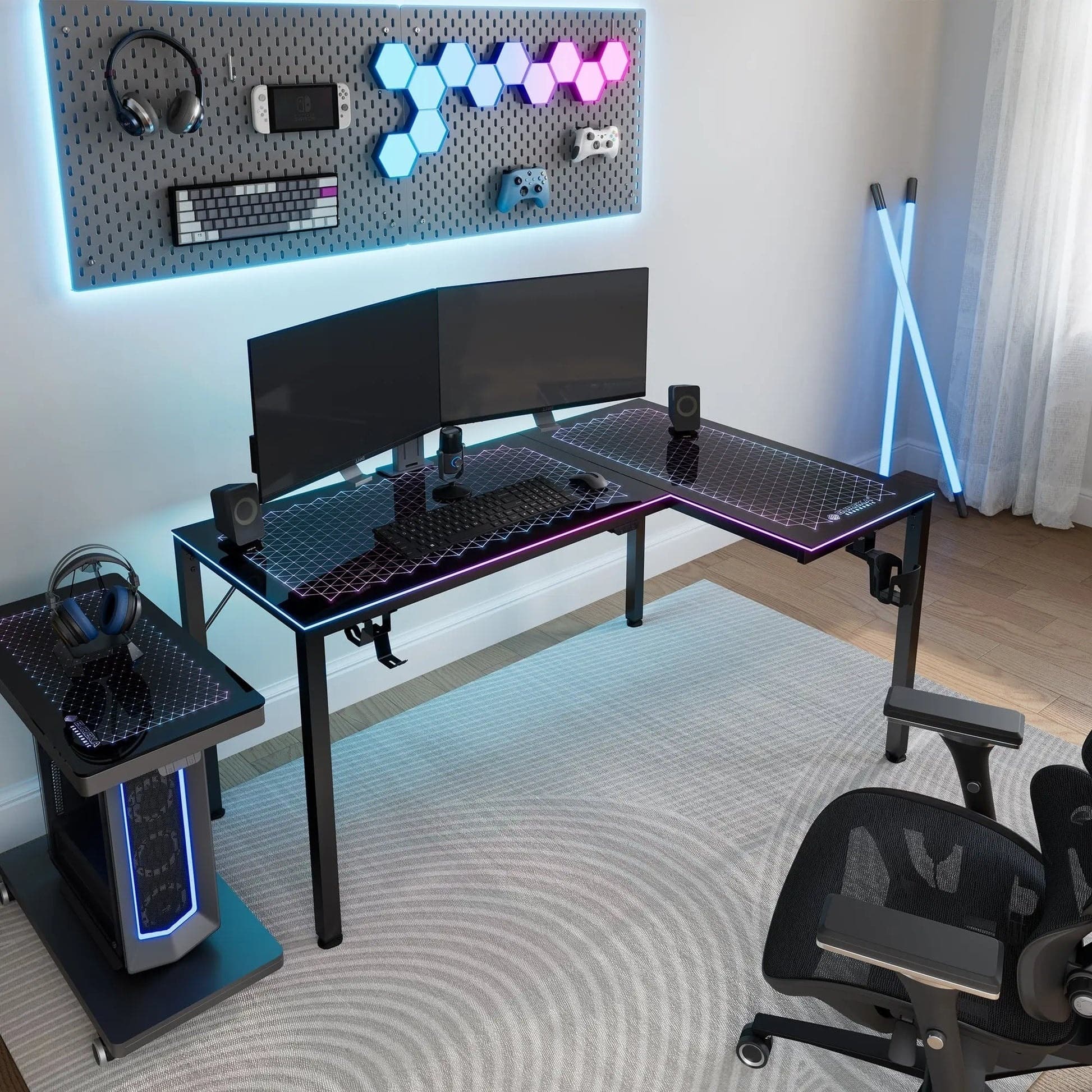 9. Futuristic Gaming Inspiration - black desk office ideas