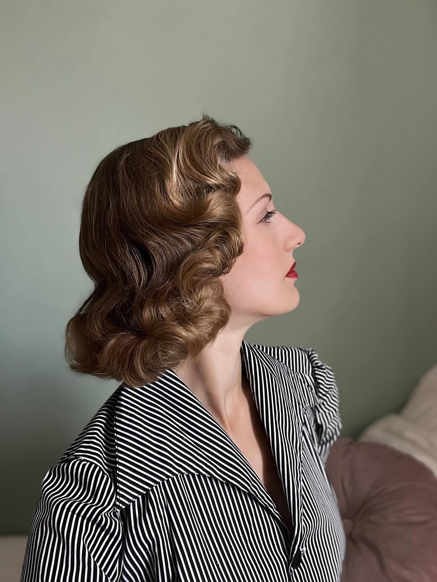 2. Glossy Waves with Classic Side Profile - 70S Hairstyles