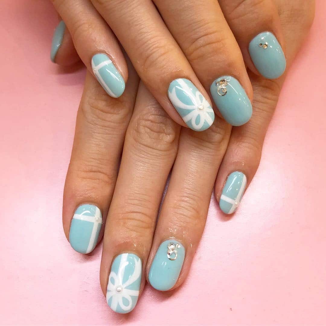 7. Gift-Wrapped Tiffany Blue Nails - tiffany blue nail ideas
