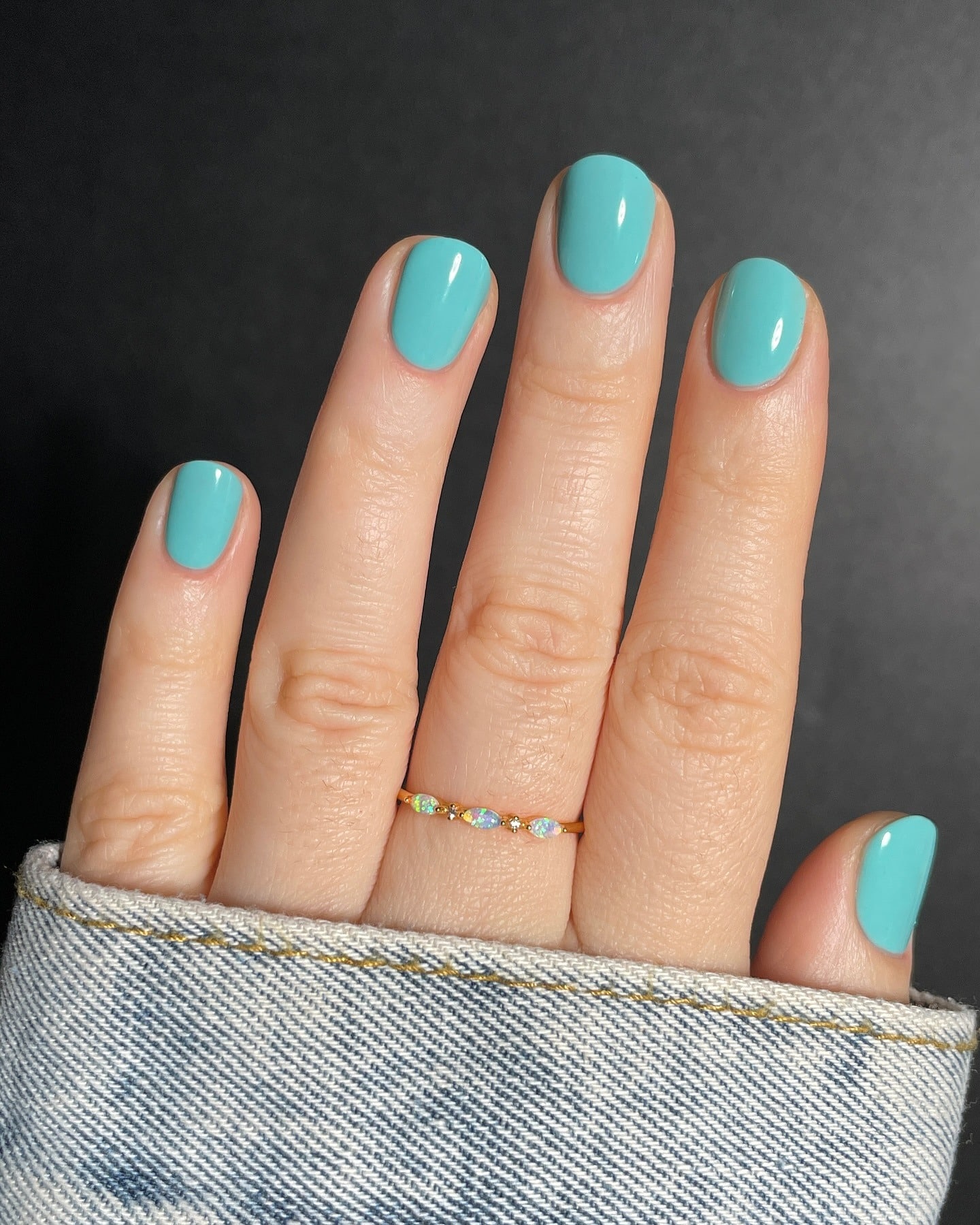 18. Minimal Tiffany Blue Short Nails - tiffany blue nail ideas