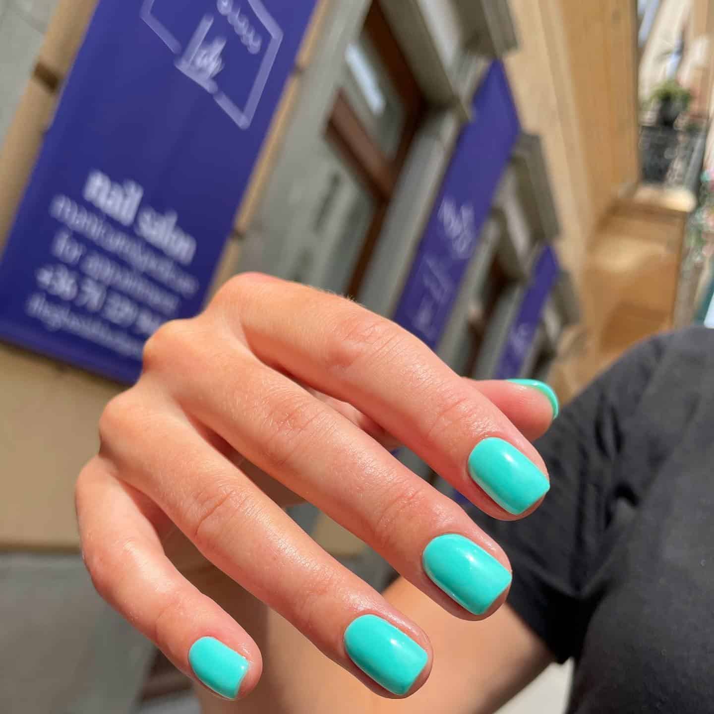 22. Classic Short Tiffany Blue Nails - tiffany blue nail ideas