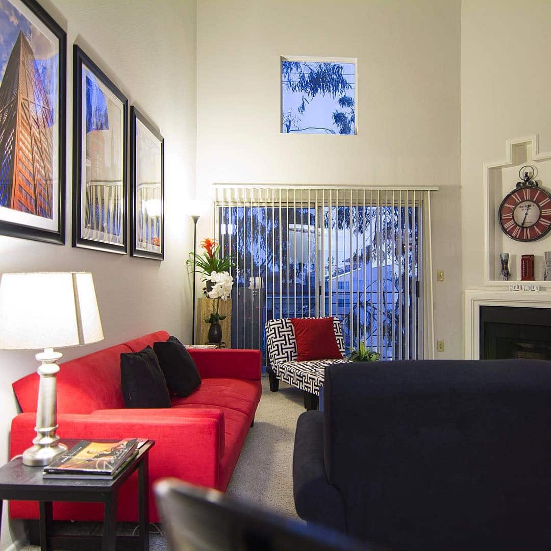 8. Modern Chic - red and black living room ideas