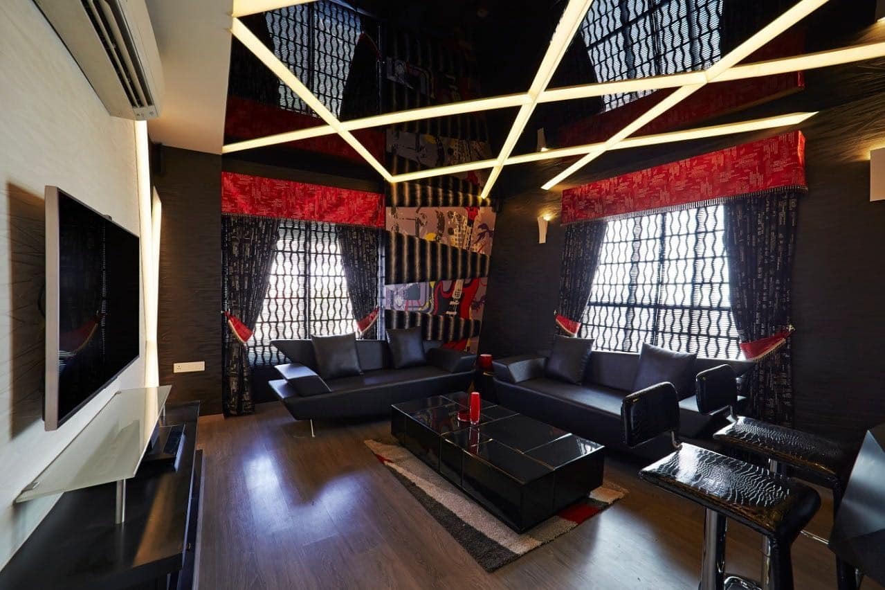 10. Sophisticated Theater Style - red and black living room ideas