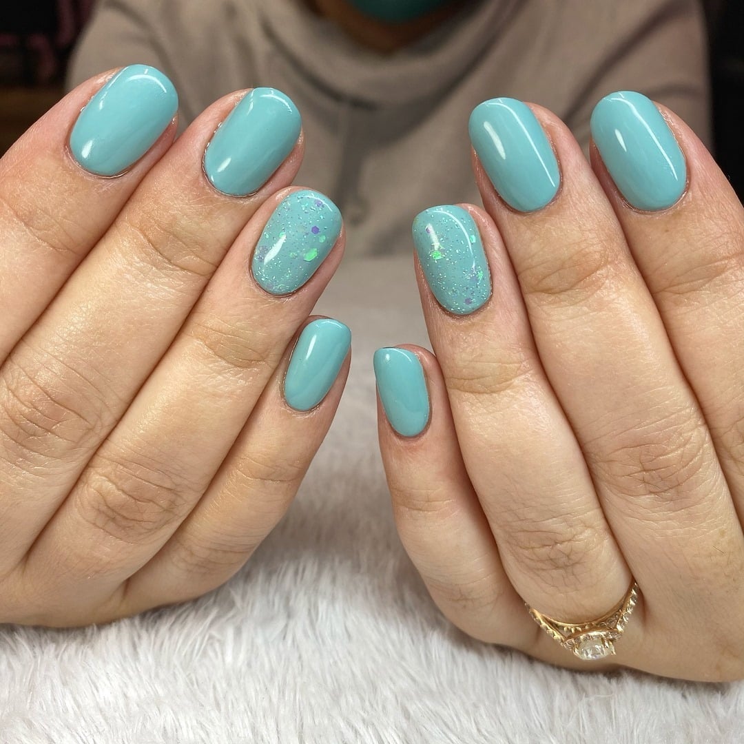 4. Simple Aqua Elegance - aqua color nail ideas