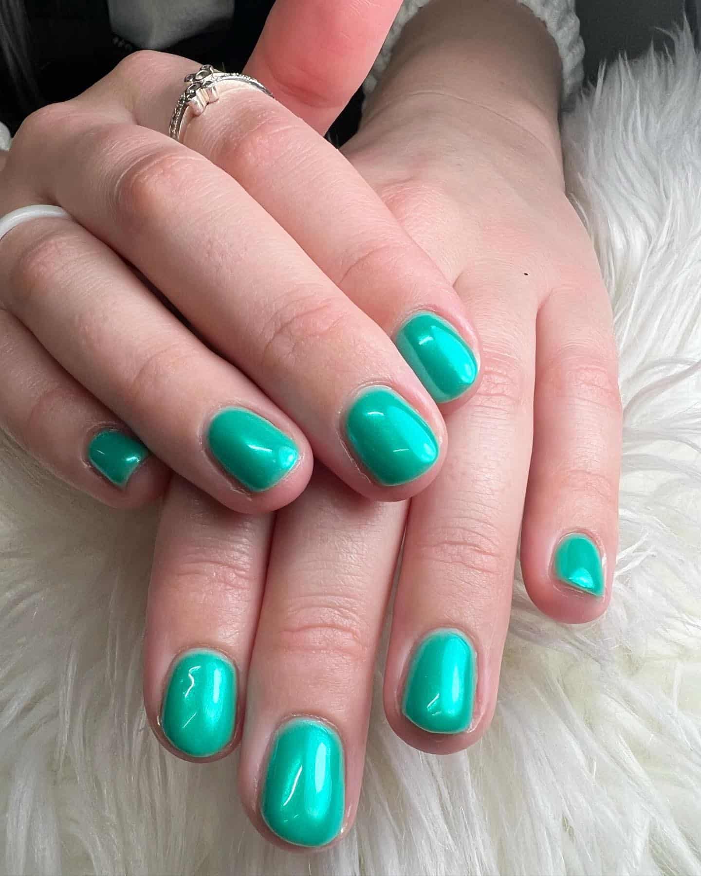 16. Glossy Aqua Green - aqua color nail ideas