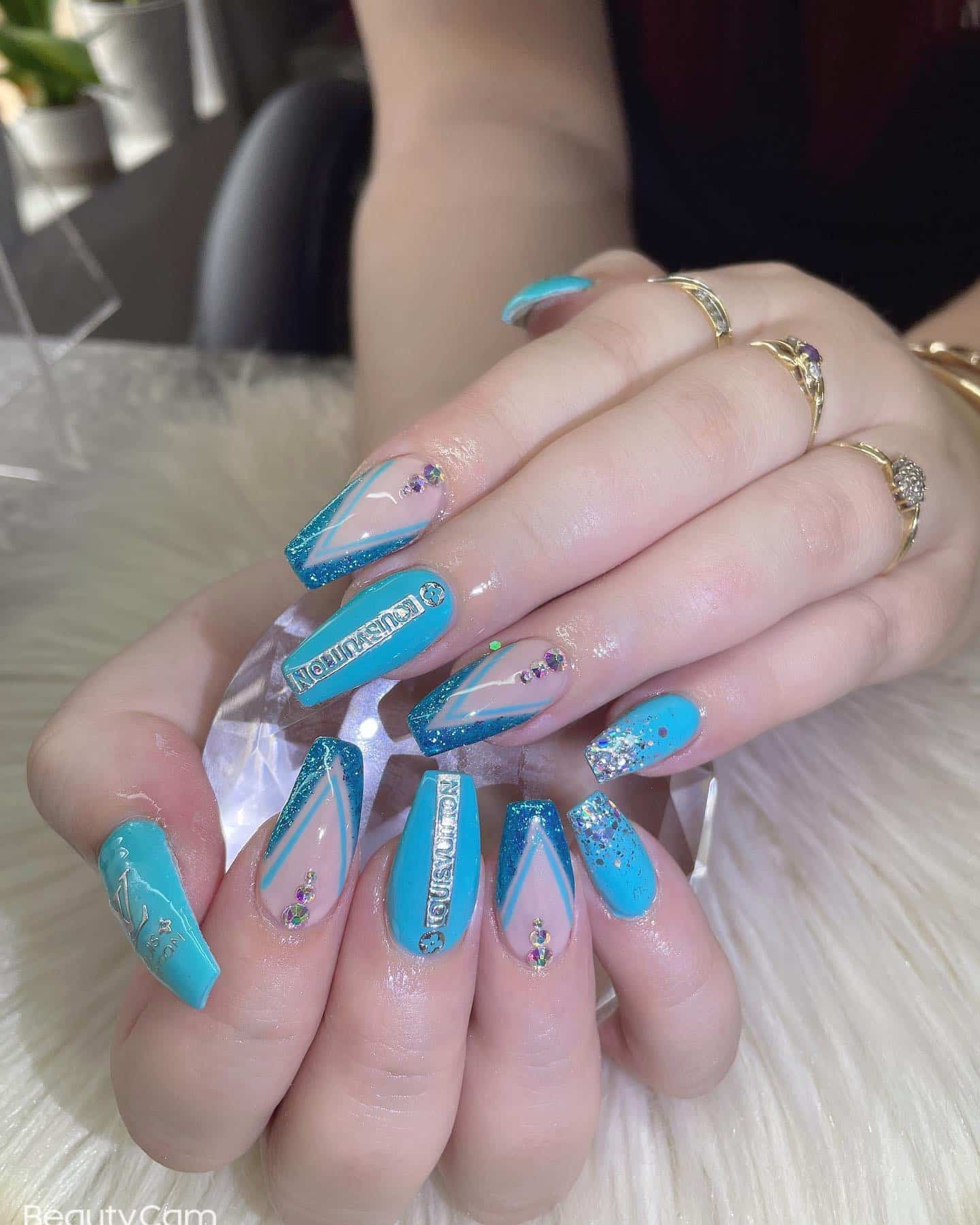 19. Aqua Luxe Glam - aqua color nail ideas