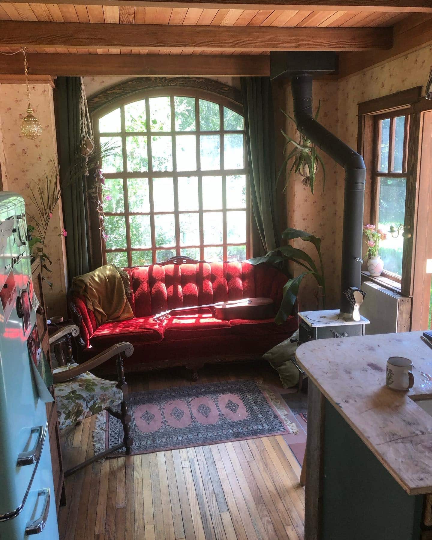 14. Vintage-Inspired Cottage Charm - tiny house living room ideas