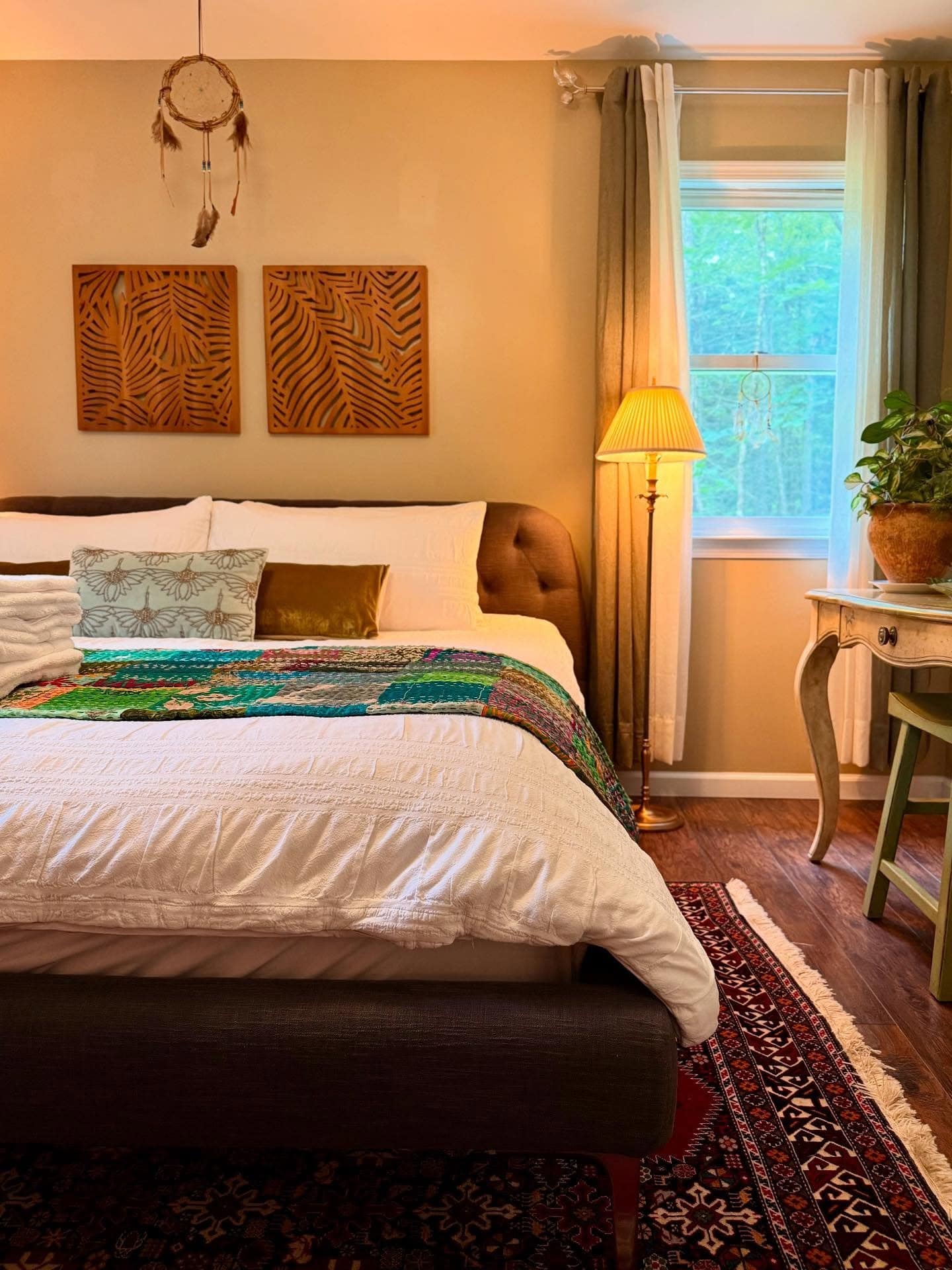 5. Bohemian Cabin Retreat with Earthy Tones - cabin bedroom ideas