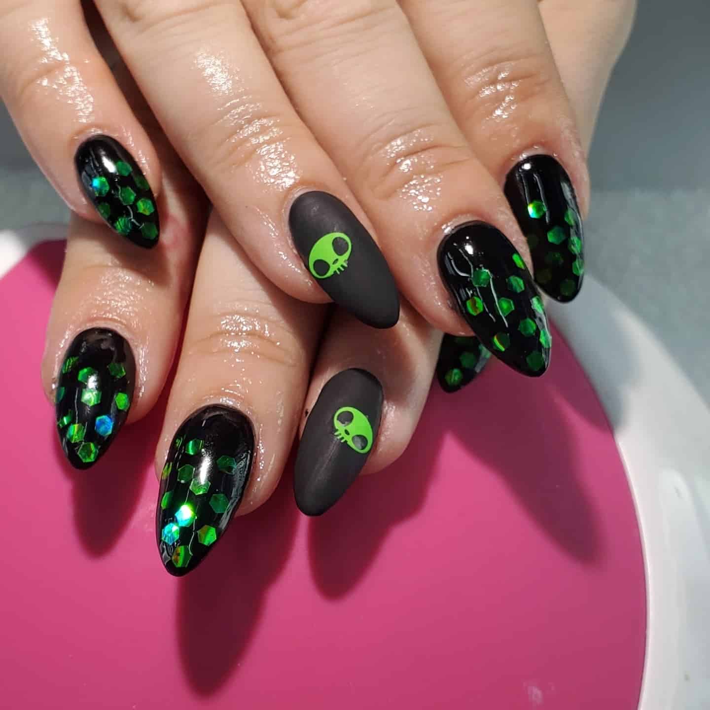 17. Alien Accent Nail Art - black and green nail ideas