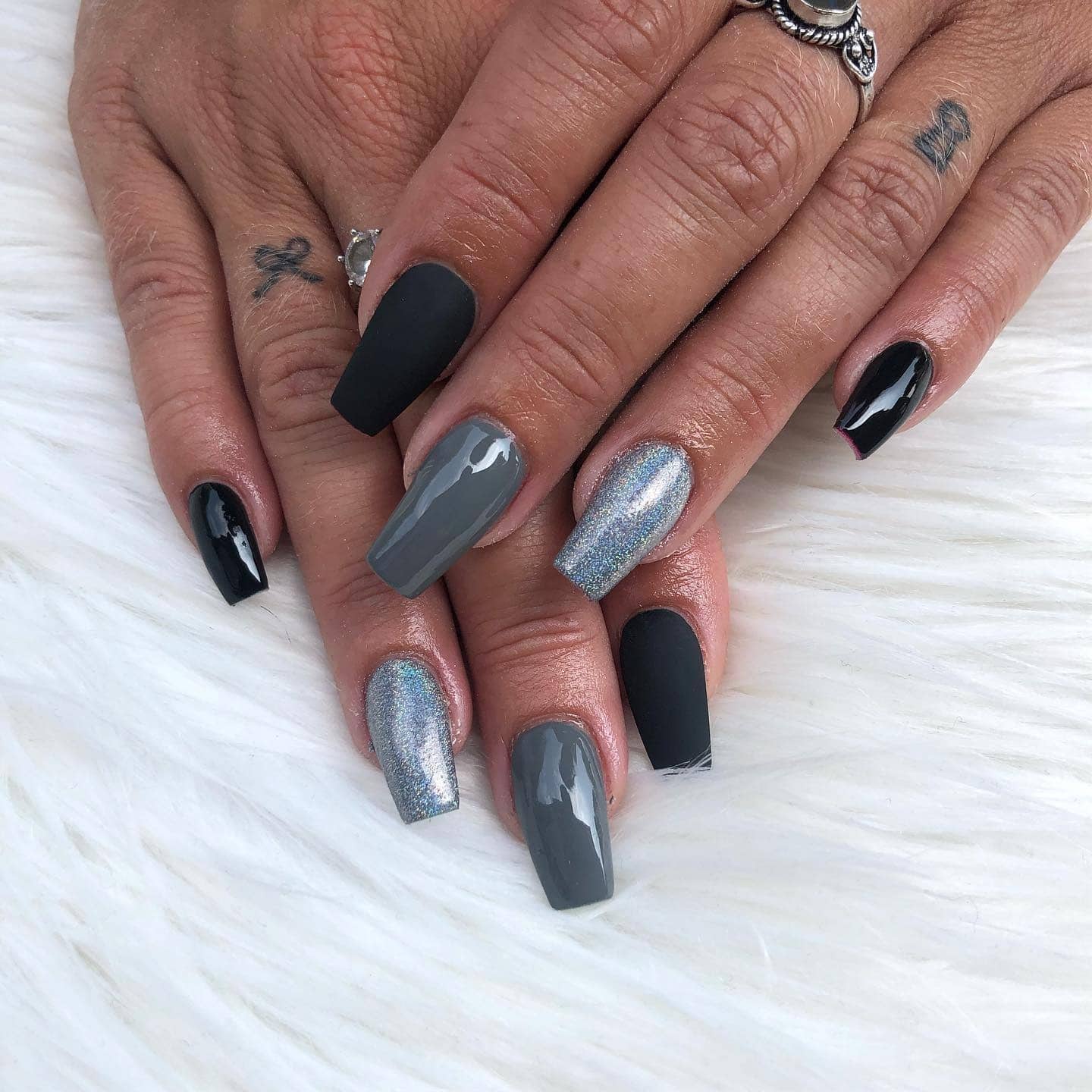 20. Mixed Finishes in Grey and Black - black and grey nail ideas