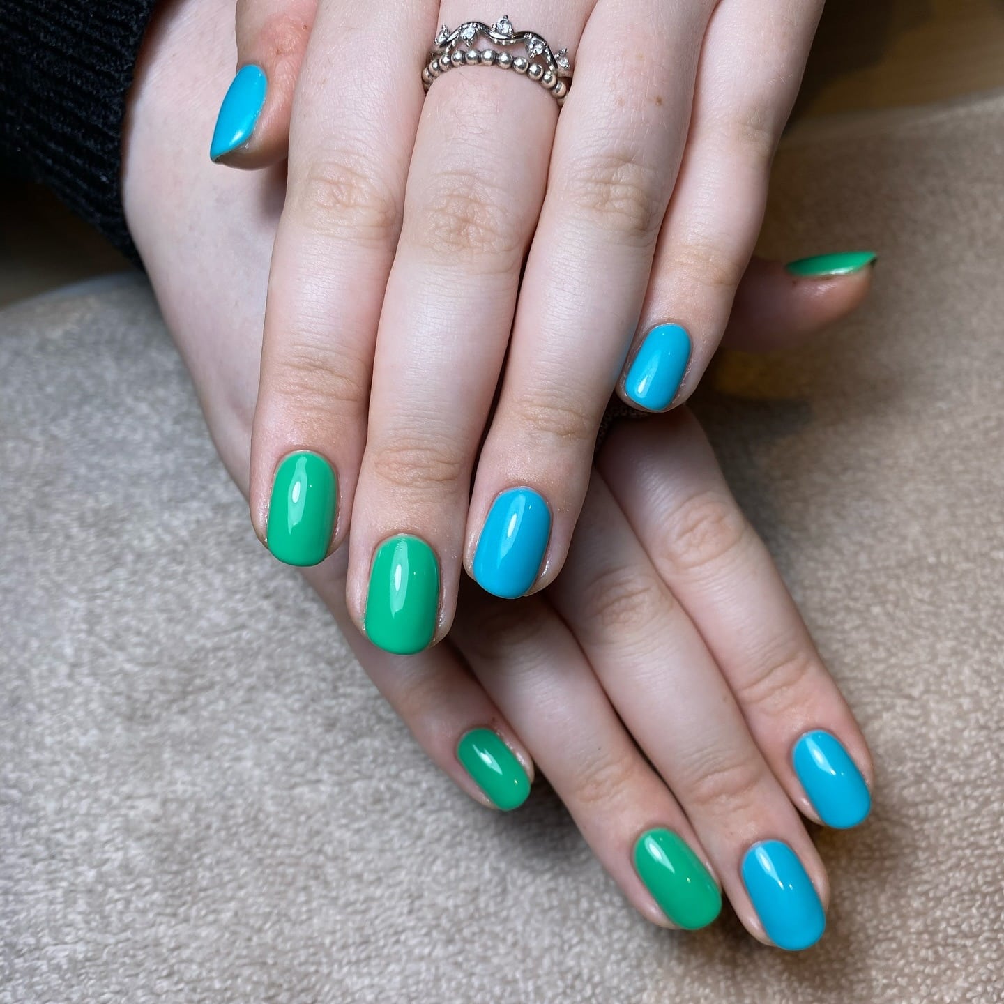 4. Two-Tone Pop Nails - blue and green nail ideas
