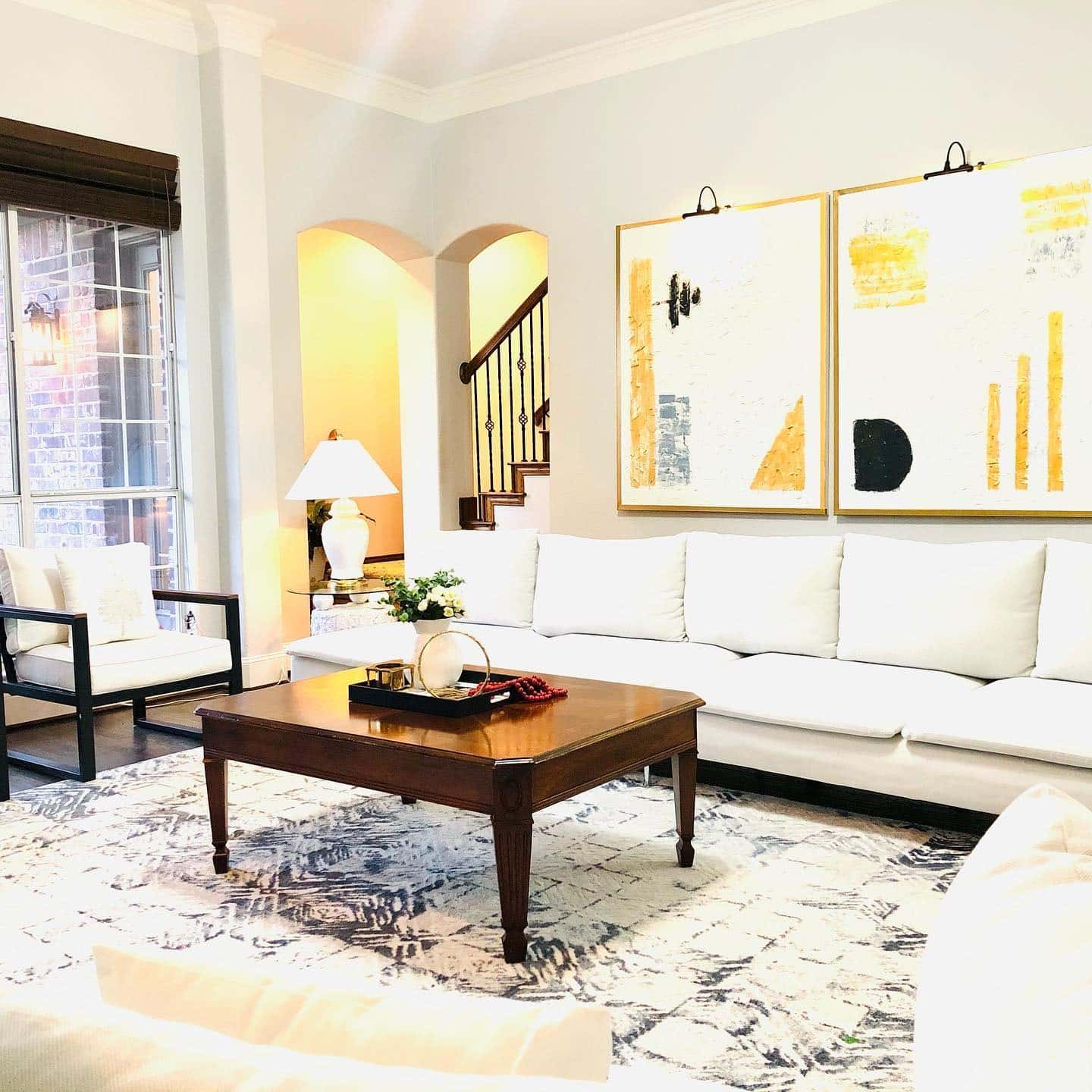 15. Minimalist White with Bold Gold Artwork - white and gold living room ideas