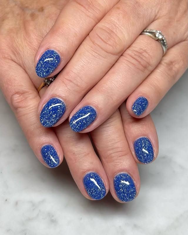 5. Twinkling Sapphire Round Nails - blue glitter nail ideas