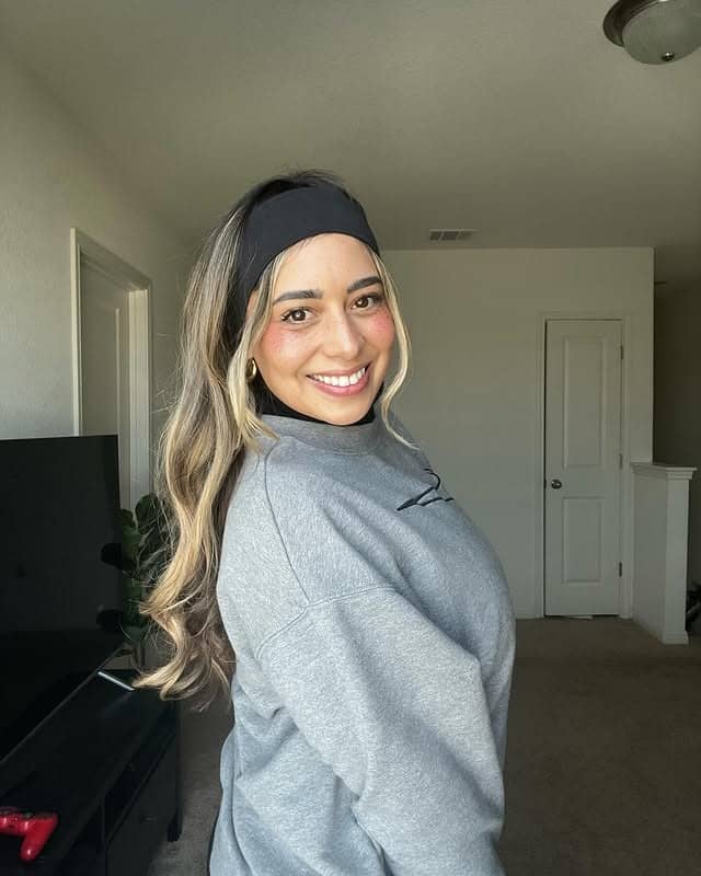 21. Blonde Balayage Waves with Black Band - Headband Hairstyles