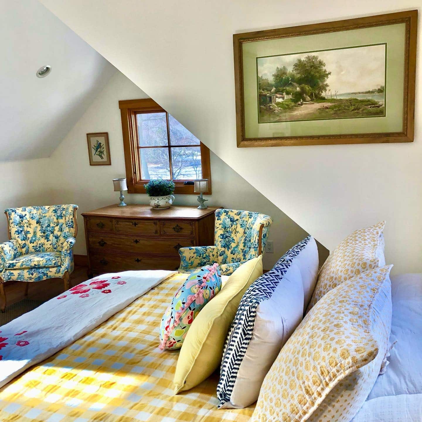 19. Country Florals with Cheerful Accents - french country bedroom ideas