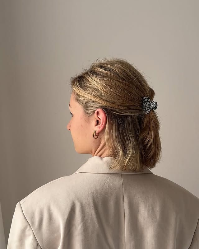 18. Short Blonde Bob with Leopard Clip - Easy Hairstyles