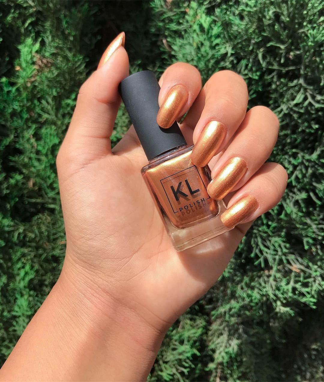 12. Metallic Copper Shine - copper color nail ideas