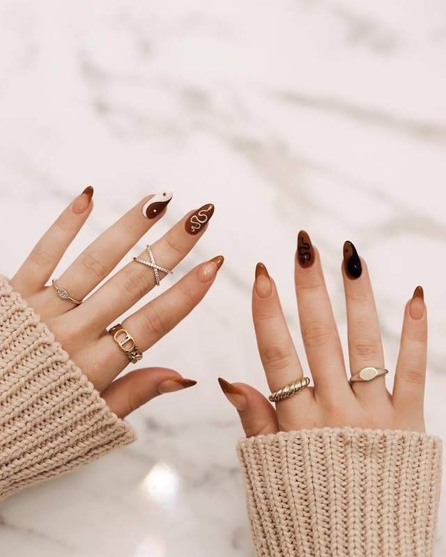 22. Artistic Copper and Mocha Design - copper color nail ideas