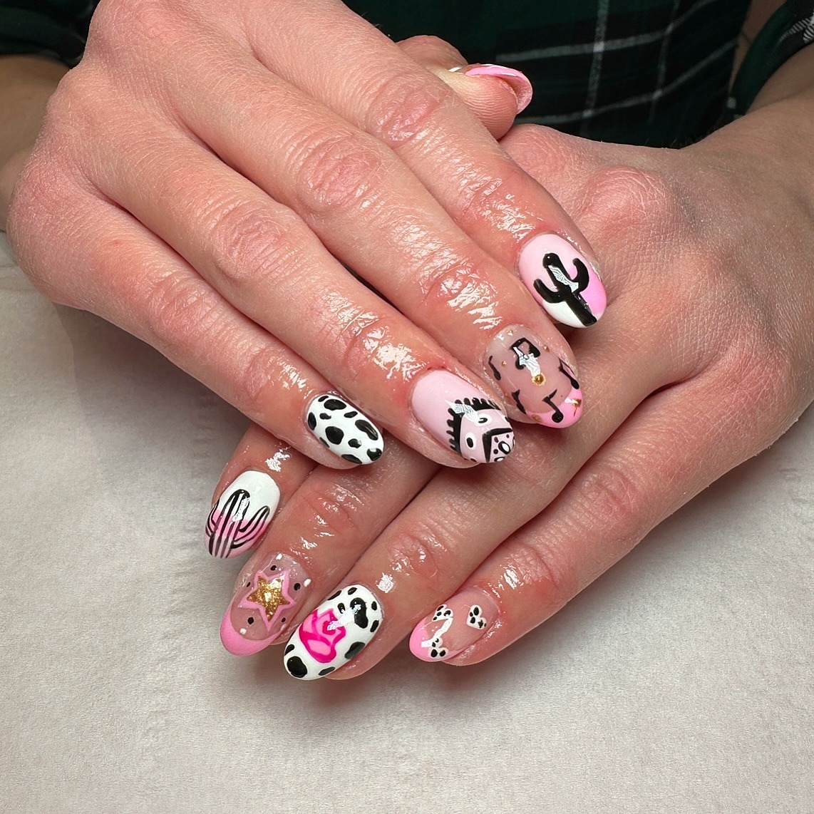 17. Desert Rodeo Story Nails - cowgirl nail ideas