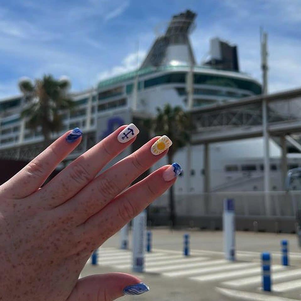 7. Anchor & Sunshine Duo - cruise ship nail ideas