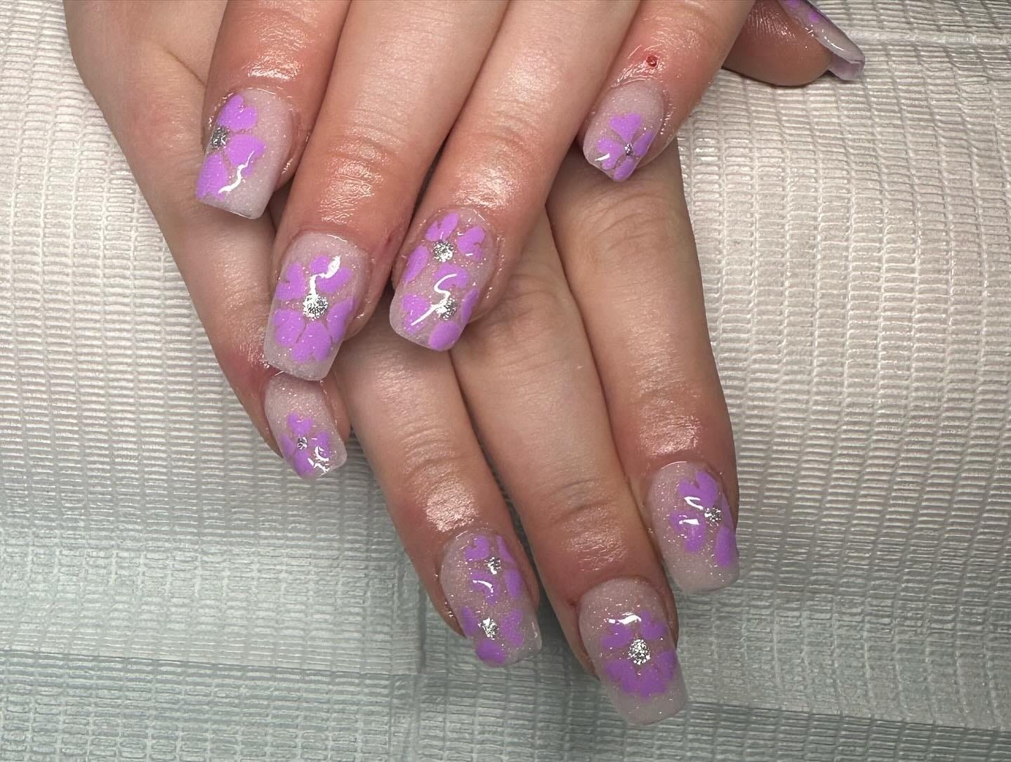 16. Lavender Sparkle Blooms - cute flower nail ideas
