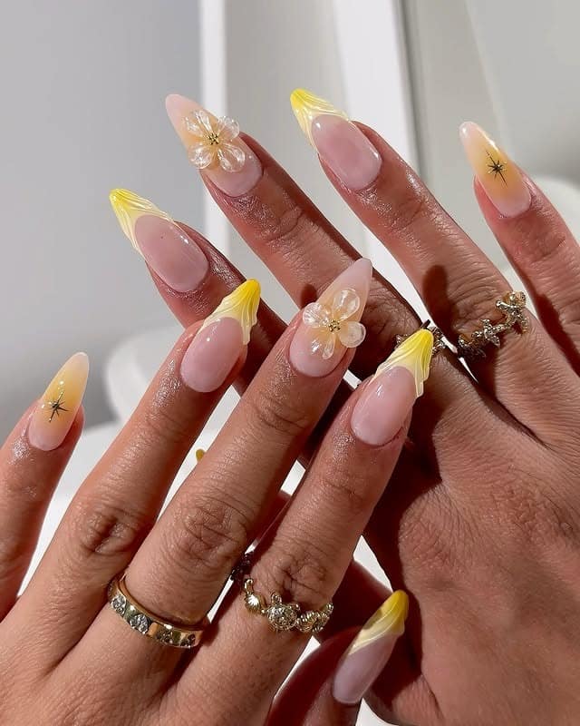 20. Golden Daisy French - cute flower nail ideas