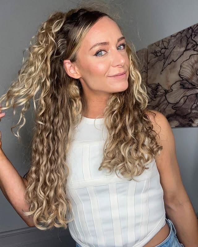 11. Defined Curls with Honey Blonde Gradient - Sleek Hairstyles