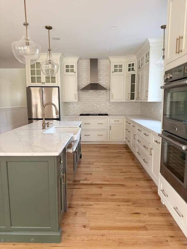 20. Two-Tone Elegance with Crisp Marble - countertop ideas for kitchen