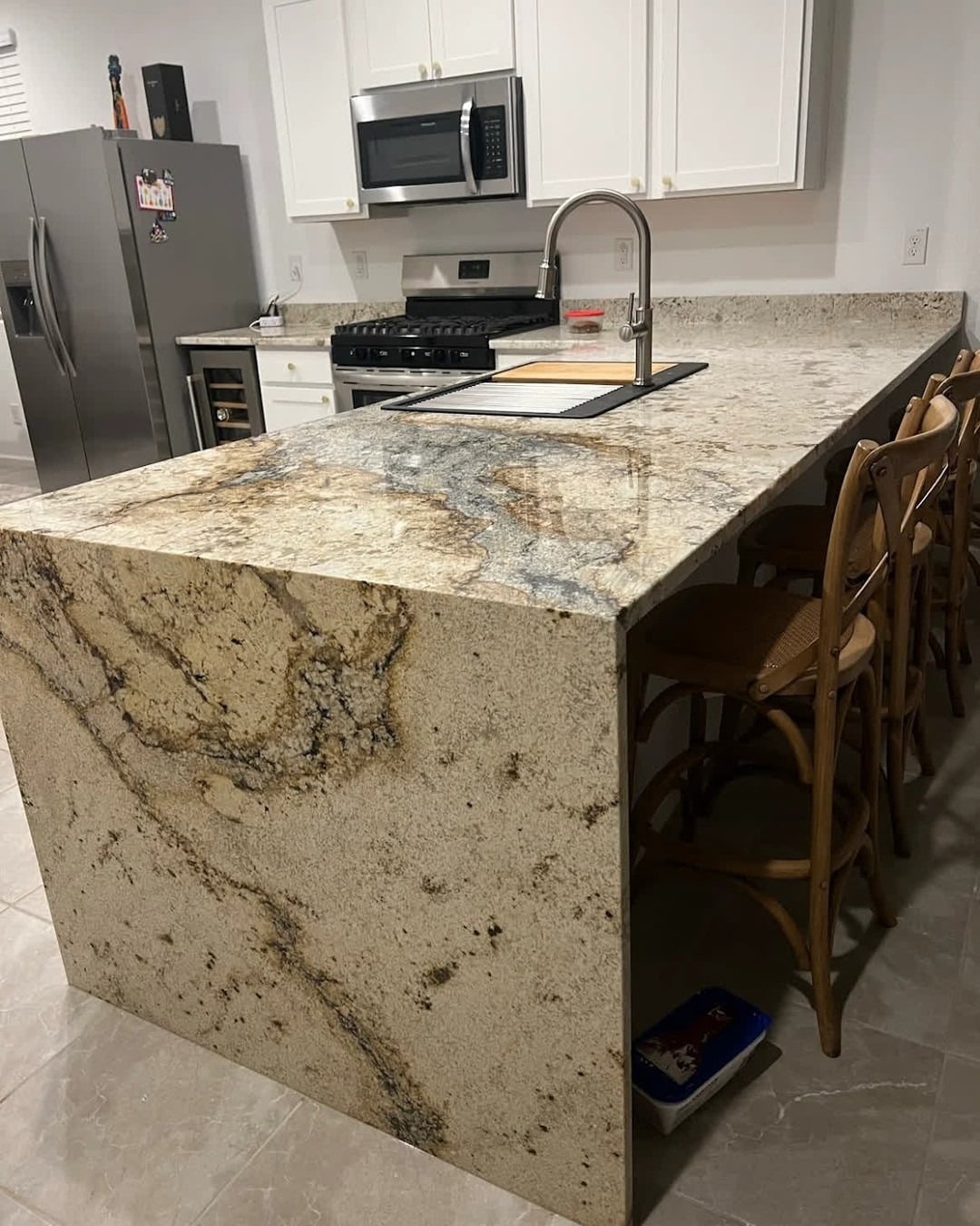 22. Golden Granite with Organic Movement - countertop ideas for kitchen