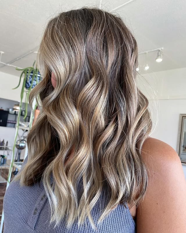 17. Honey Mushroom Balayage Waves - Mushroom Hair Color
