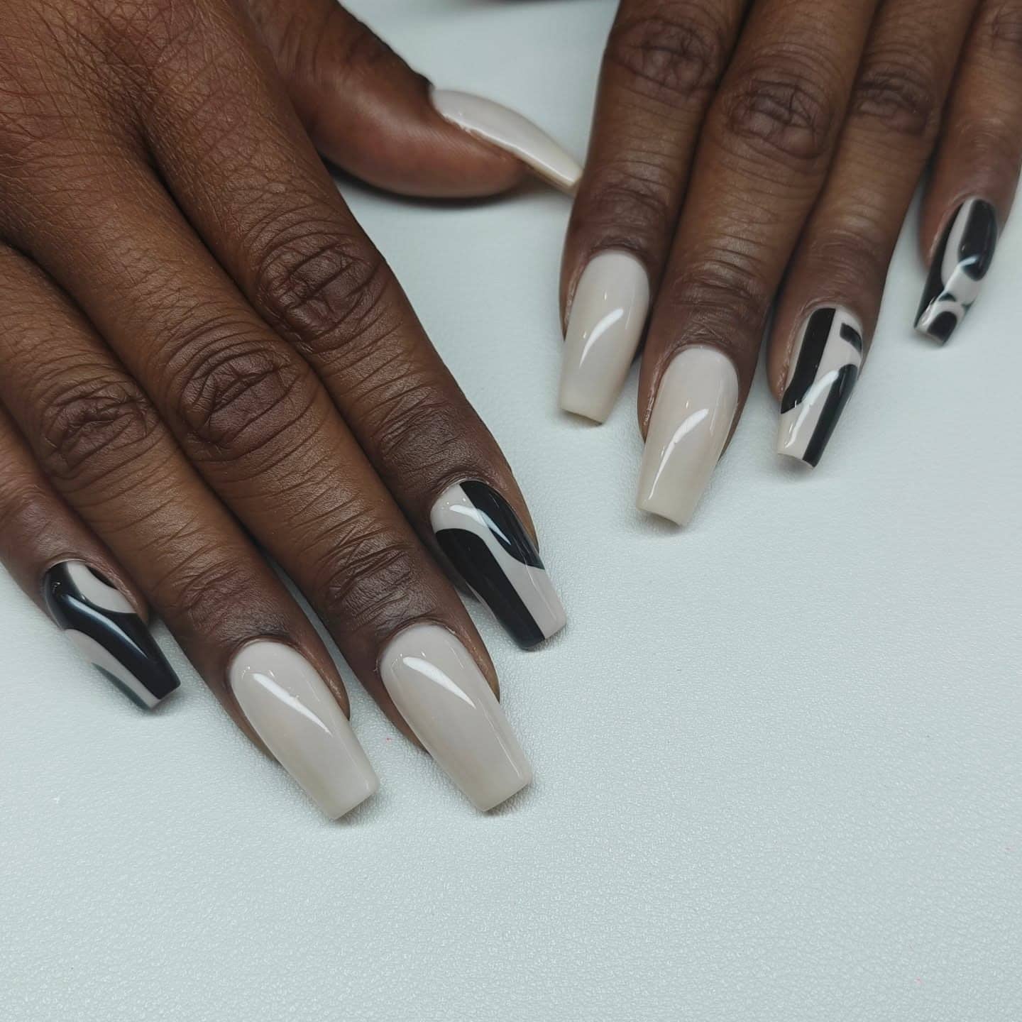 11. Minimal Monochrome Flow - edgy nail ideas