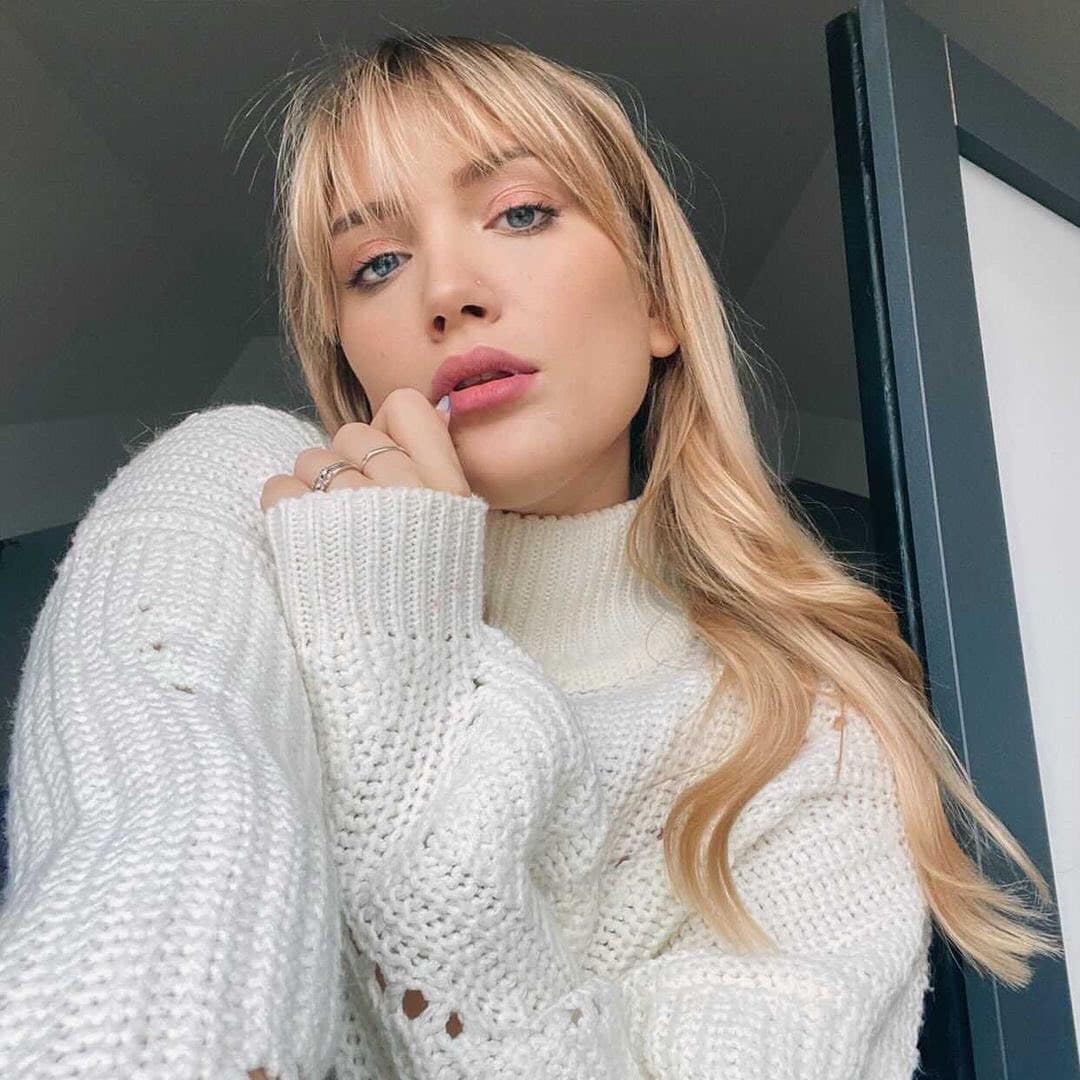 22. Feathered Fringe with Sandy Blonde Waves – Subtle Elegance - Fringe Hairstyles