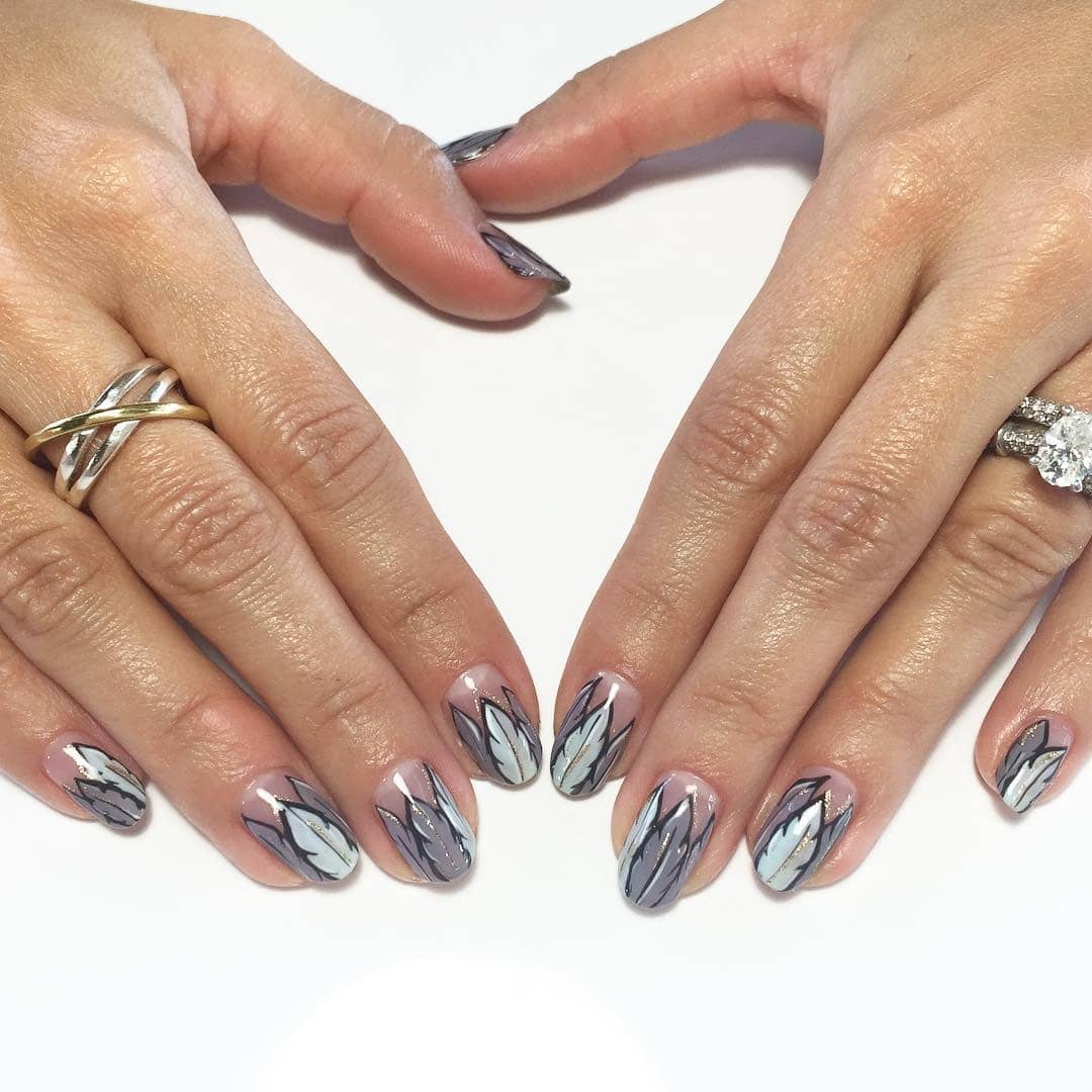6. Steel Feather Illusion - feather nail ideas