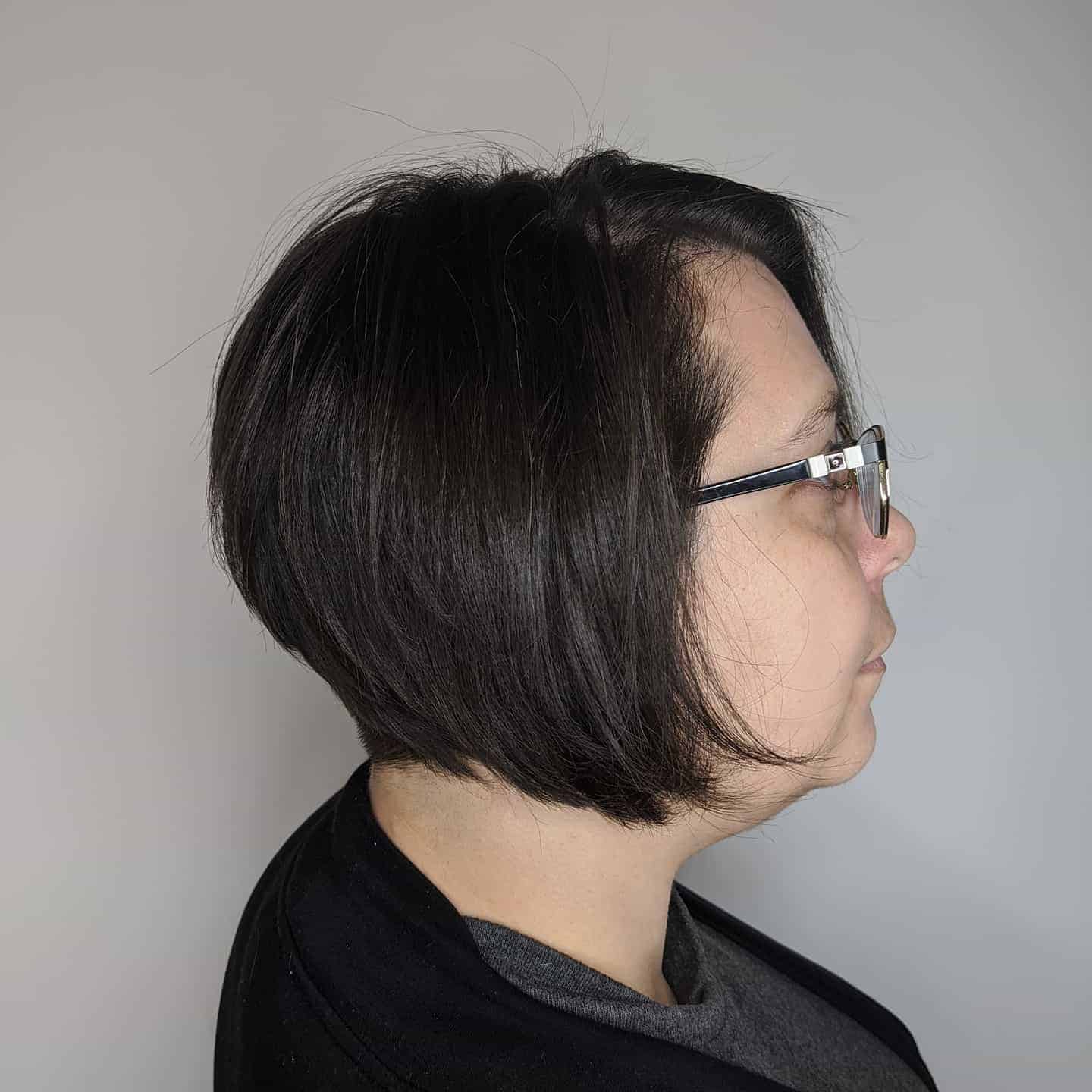 7. Sleek Brunette Graduated Bob - Short Choppy Hair