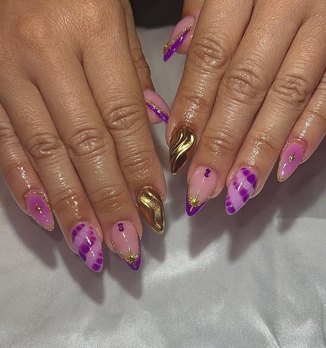 12. Golden Fusion with Lilac Glam - gold and purple nail ideas