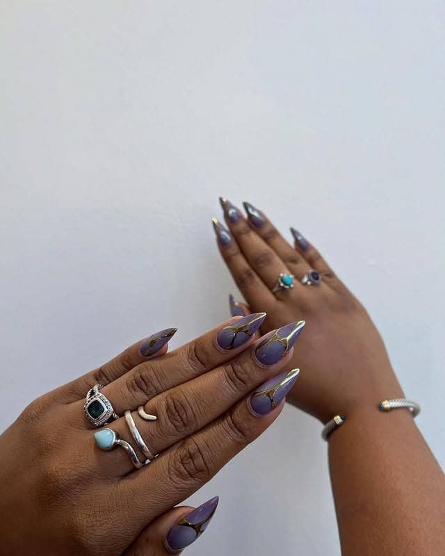 21. Golden Lined Violet Gem Nails - gold and purple nail ideas