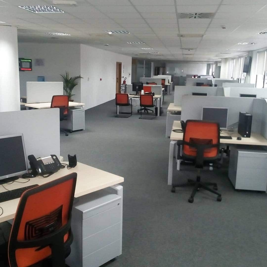 2. Modern Corporate Flow - open space office ideas